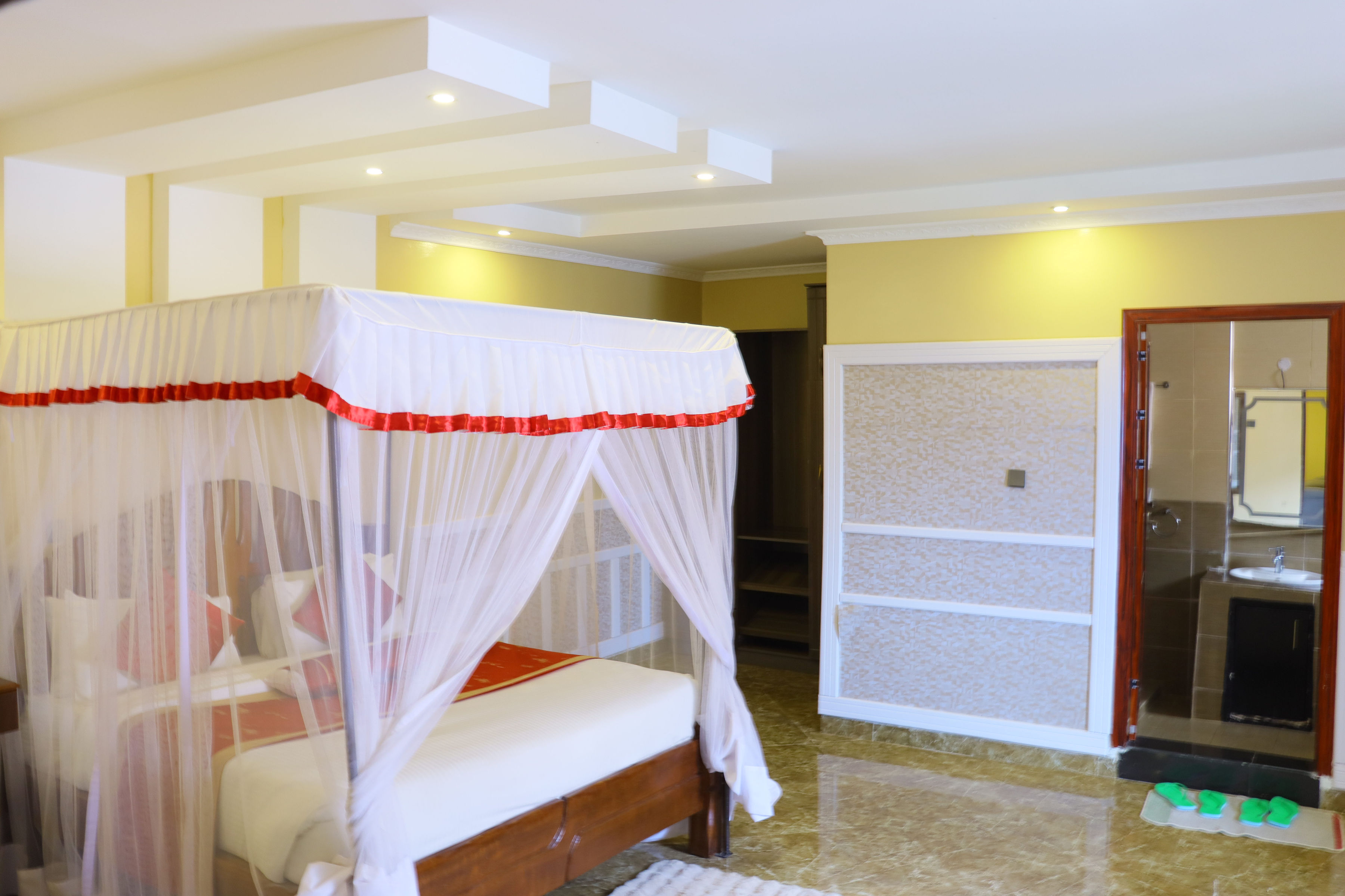 Famous Gates Hotel — Mogogoshiek — photo 8